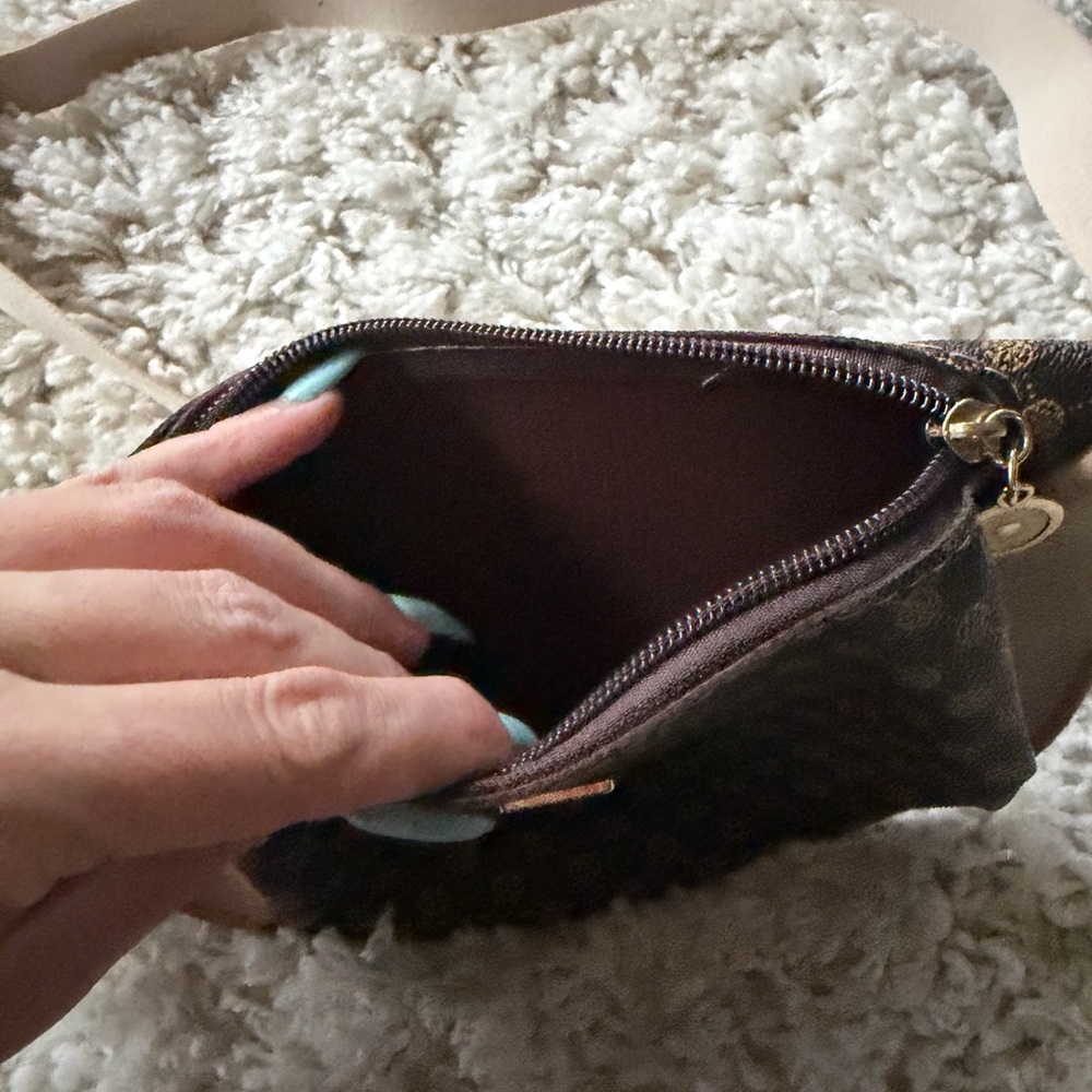 Elegant Brown and Tan Checkered Crossbody Bag - Picture 4 of 5